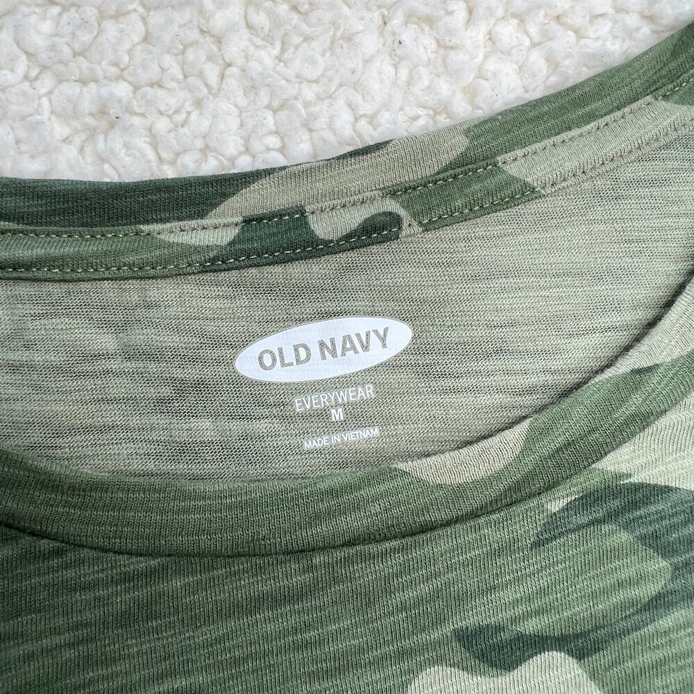 Old Navy Camo Tee Medium - Picture 2 of 6
